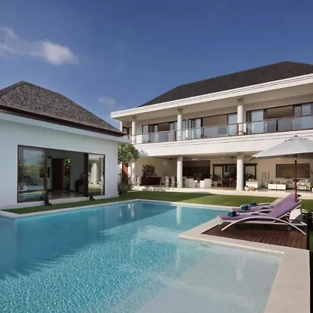White Canny 5 Bedroom Pool Vila Canggu Cyn